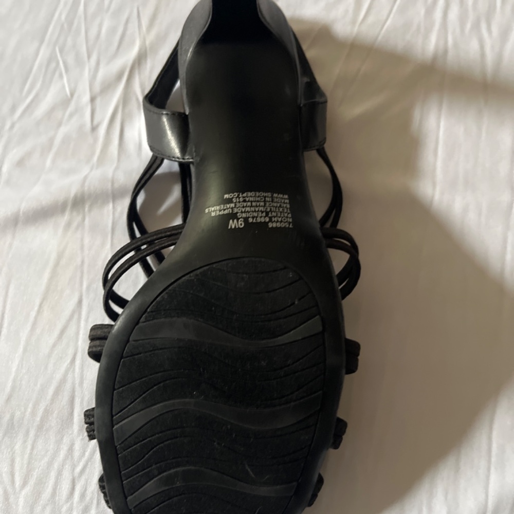 Shoes - Picture 4 of 4